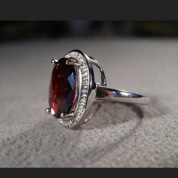 Garnet and white topaz ring, size 8.5 ring in 925 sterling silver - Picture 3 of 6
